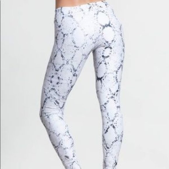 Varley | Pacific Sport Leggings in Python Print - Picture 4 of 9